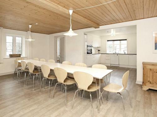 Six-bedroom Holiday Home In Bl�vand 6