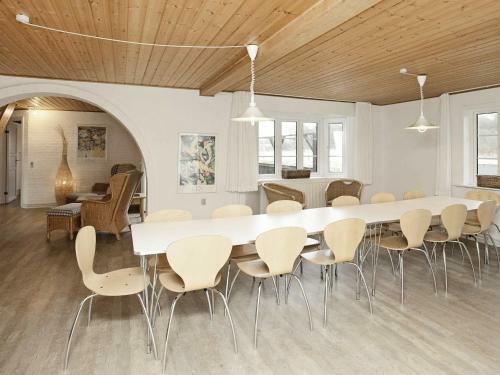 Six-bedroom Holiday Home In Bl�vand 6