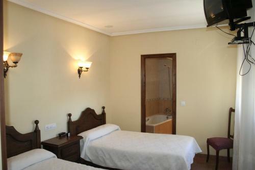 Albergue Hostal Restaurante Raton