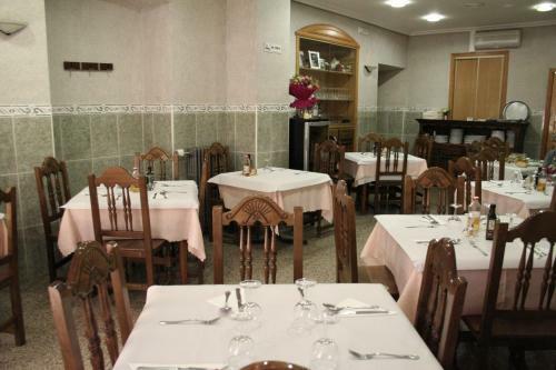 Albergue Hostal Restaurante Raton
