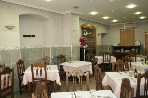Albergue Hostal Restaurante Raton