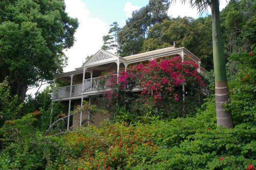 Lodge Cooroy Country Cottages