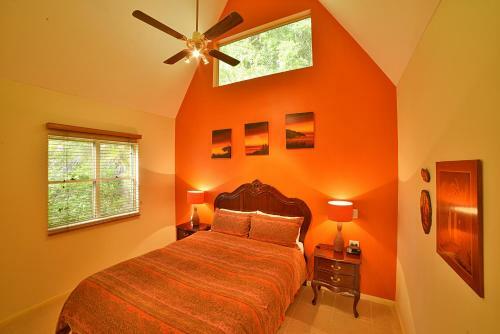 Lodge Cooroy Country Cottages