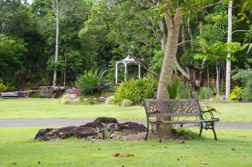 Lodge Cooroy Country Cottages