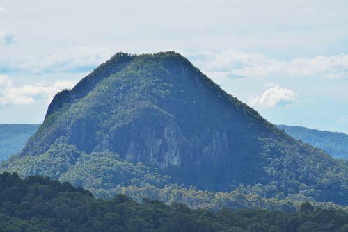 Lodge Cooroy Country Cottages