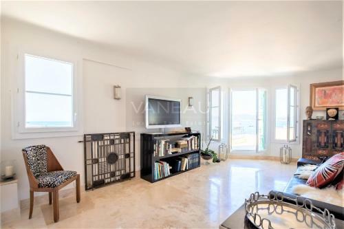 Gorgeous Apartment Alexandre III Sea View