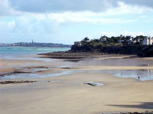 Dinard Centre, Le Wilson, Maison � 100m De La Plage