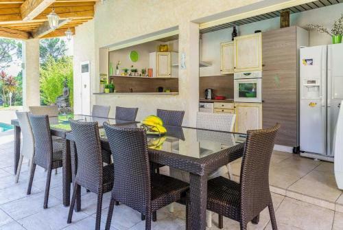Puget-sur-argens Villa Sleeps 8 Wifi