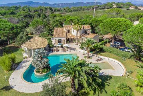 Puget-sur-argens Villa Sleeps 8 Wifi