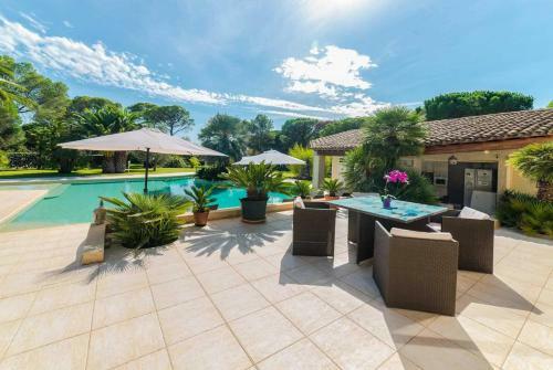 Puget-sur-argens Villa Sleeps 8 Wifi