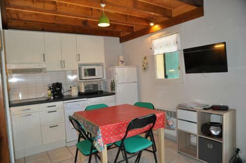 Agr�able Petite Maison Avec Jardin - 1201