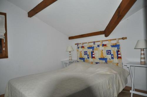 Maison Jumel�e Dans Residence Avec Piscine - 13701