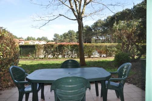 Maison Jumel�e Dans Residence Avec Piscine - 320