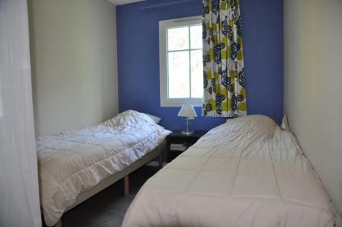 Maison Jumel�e Dans Residence Avec Piscine - 317