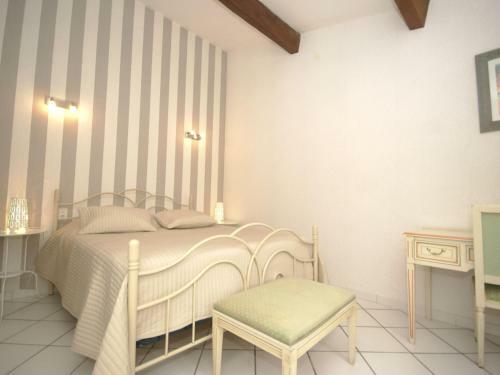 Cozy Holiday Home In Le Thor With A Private Pool