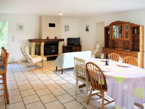 Holiday Home Jo�lle (vdm100)
