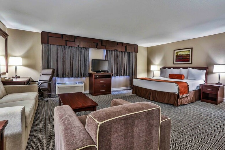 Hotel Tuscany Suites & Casino