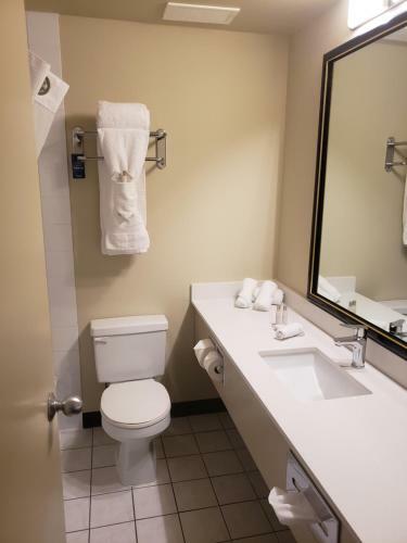 Hotel Admiral Inn & Suites