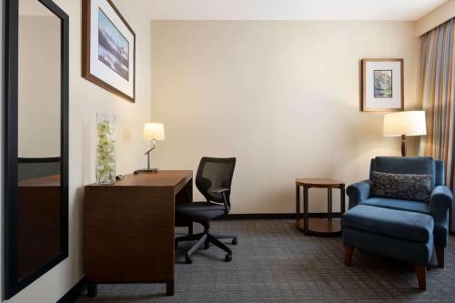 Hotel Admiral Inn & Suites
