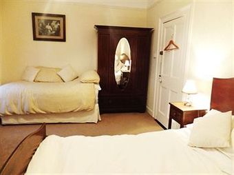 Hostal Mcmahon Guesthouse