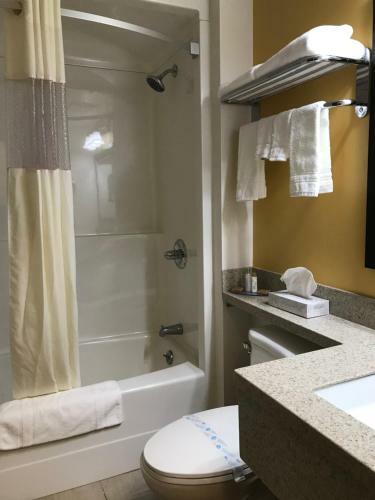 Posada Bay Hill Inns & Suites