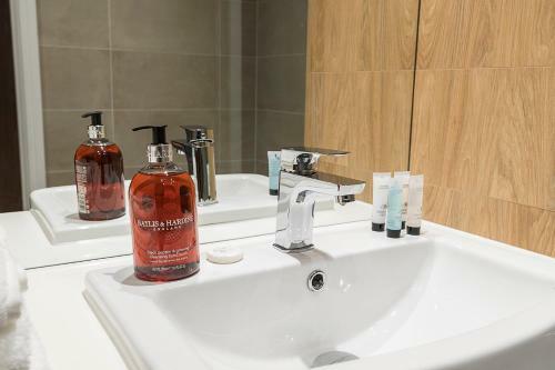 Colindale 3 Bed Luxury Apartment