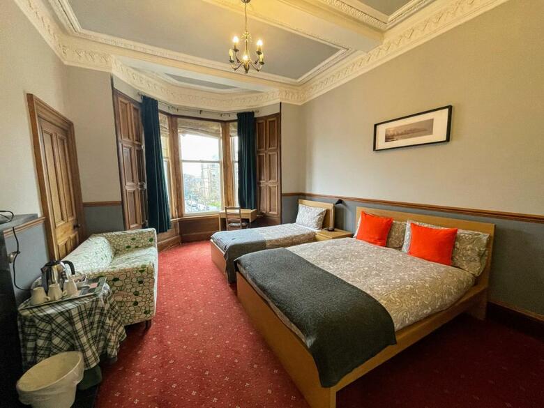 Hostal Airdenair Guest House