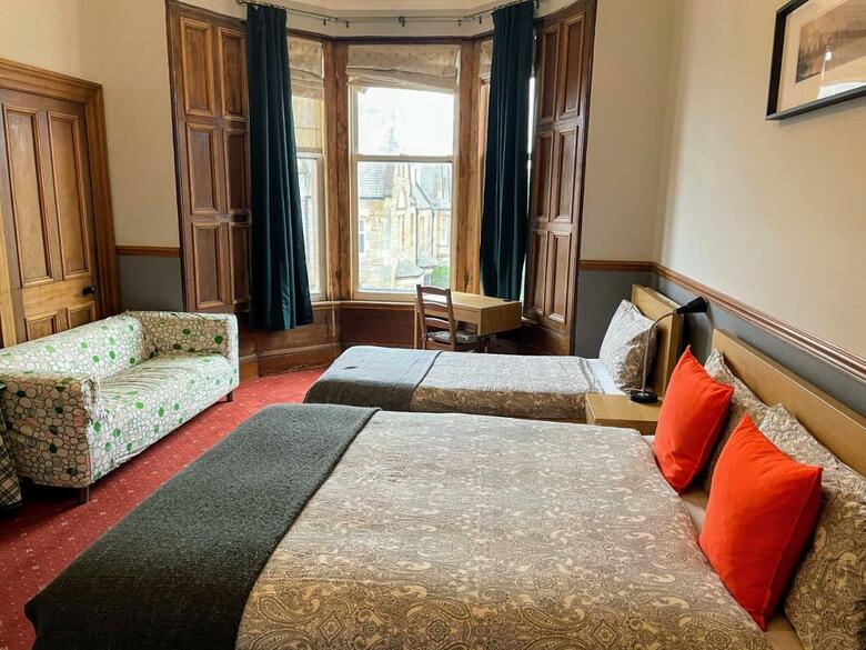 Hostal Airdenair Guest House