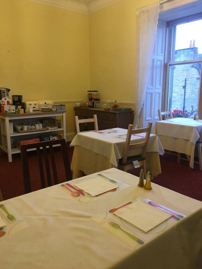 Hostal Airdenair Guest House