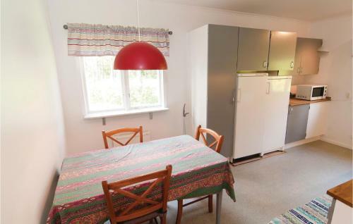Holiday Home Hangvar Gullauser L�rbro