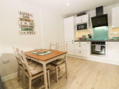 Apartment 2, Tyn-y-gongl
