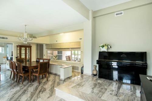 Villa Bellezza With A Large Yard And Bbq.