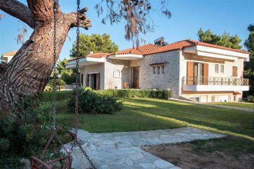 Villa Bellezza With A Large Yard And Bbq.