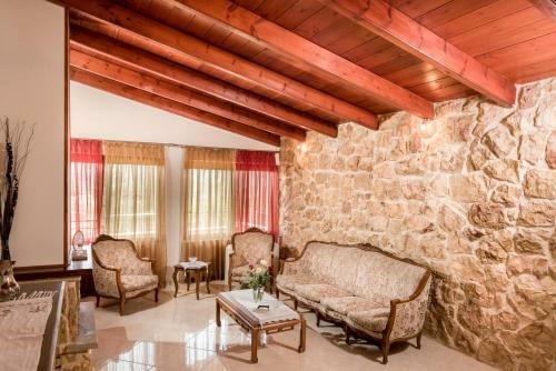 Anemos House