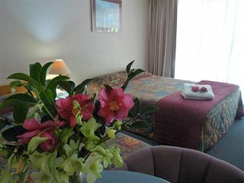 Tea Gardens Club Inn Motel