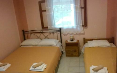 Hostal Chryspy Toulatos Studios