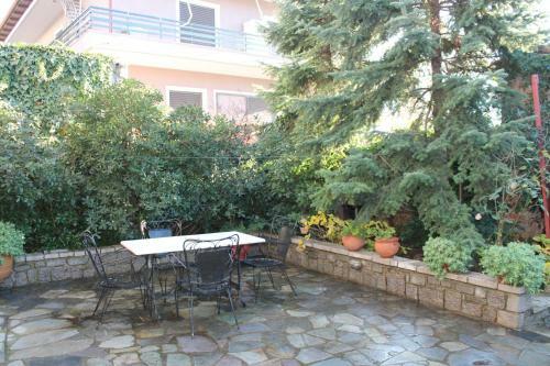 Hostal Guesthouse Karahalios
