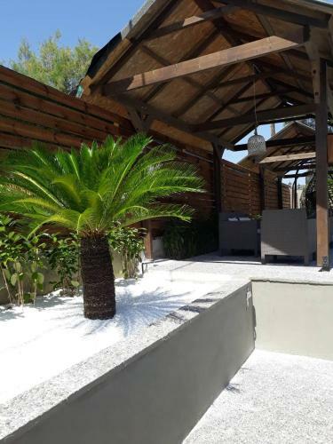 Almirikia Apartments & Rooms