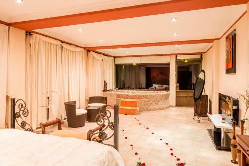 Hotel Yumbo Spa And Resort