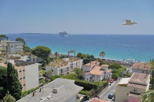 Brand New Three-bedroom Sea View Apartment