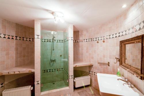 Agroturismo Chatel-gerard Chateau Sleeps 20 Pool Wifi