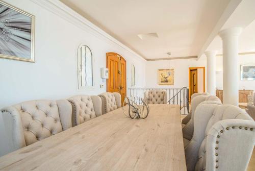 Espero-pax Villa Sleeps 8 Air Con Wifi