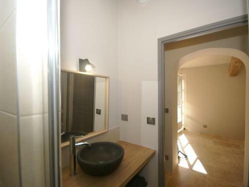 Modern Villa In Eygalieres With Garden