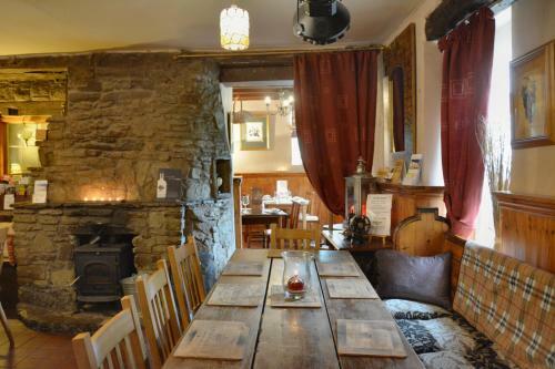 Posada The Crown Country Inn
