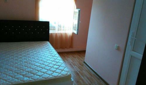 Hostal Tsiras Guest House