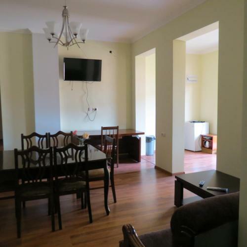 Hostal Tvishi Guest House