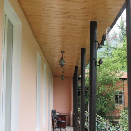 Hostal Tvishi Guest House