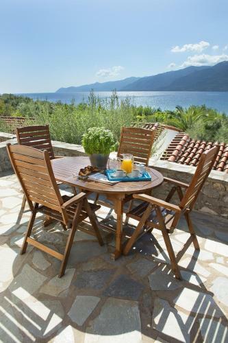 Aparthotel Kotronas Bay Bungalows
