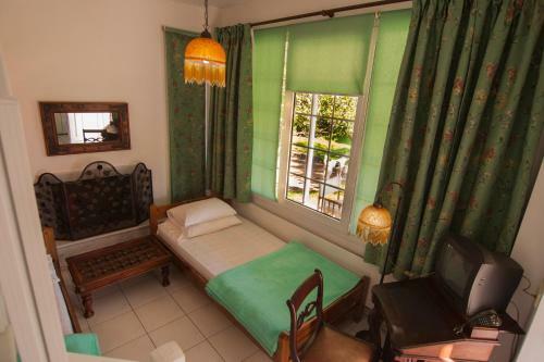 Hostal Nicolas Village Club