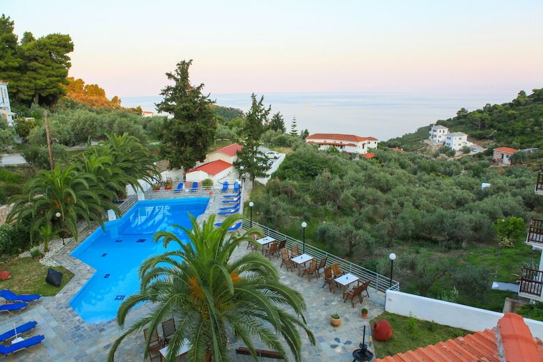 Stafylos Suites & Boutique Hotel